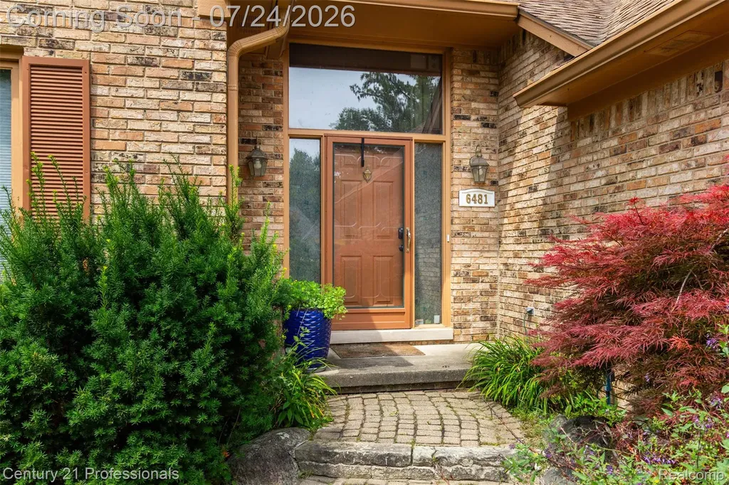 6481 Basswood Drive Troy City MI 48098
