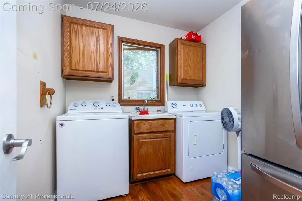 6481 Basswood Drive Troy City MI 48098