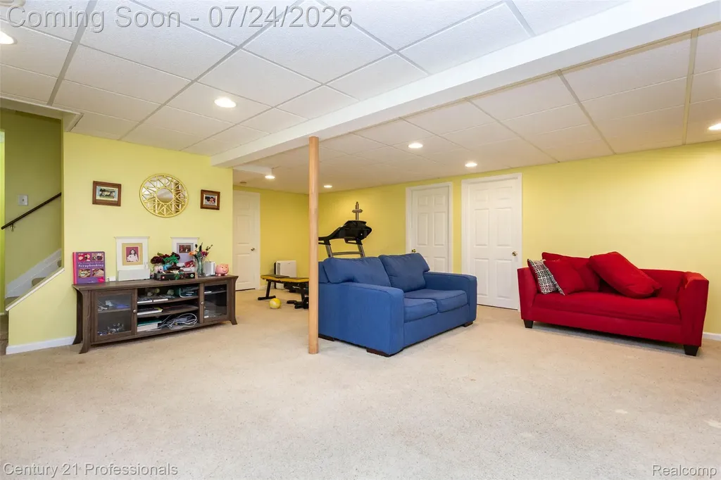 6481 Basswood Drive Troy City MI 48098