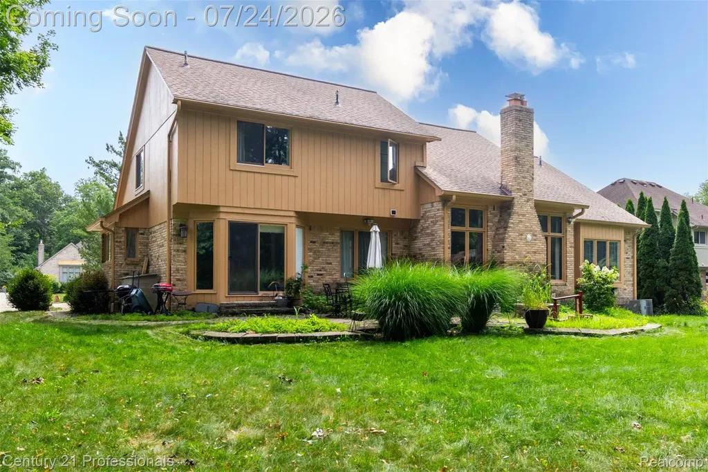 6481 Basswood Drive Troy City MI 48098