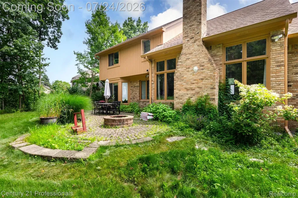 6481 Basswood Drive Troy City MI 48098