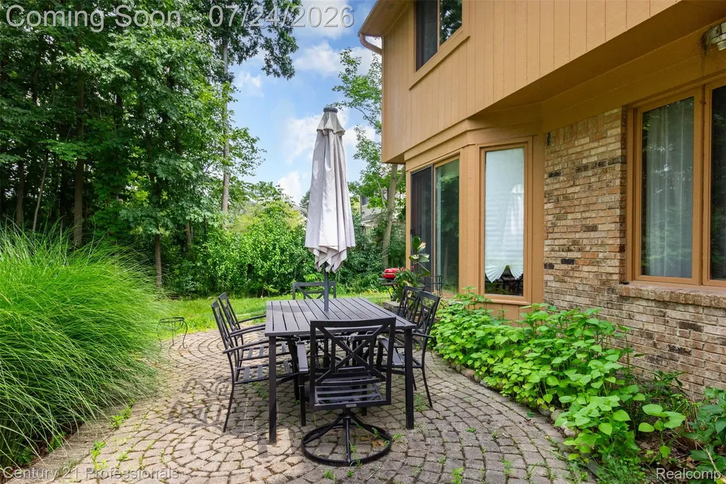 6481 Basswood Drive Troy City MI 48098