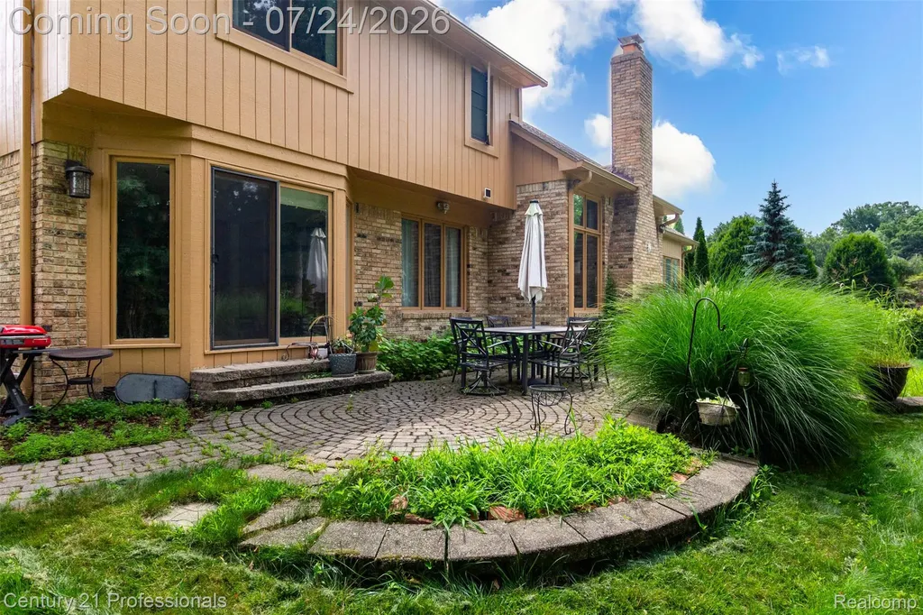 6481 Basswood Drive Troy City MI 48098