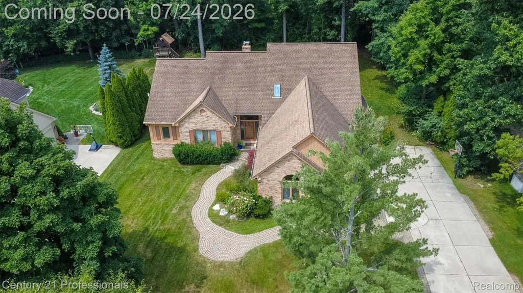 6481 Basswood Drive Troy City MI 48098