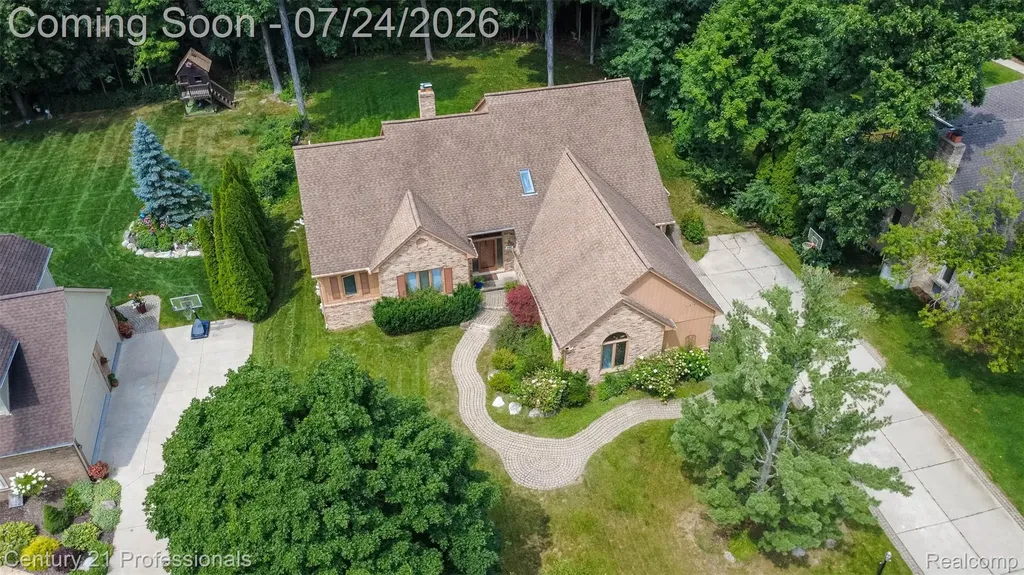 6481 Basswood Drive Troy City MI 48098
