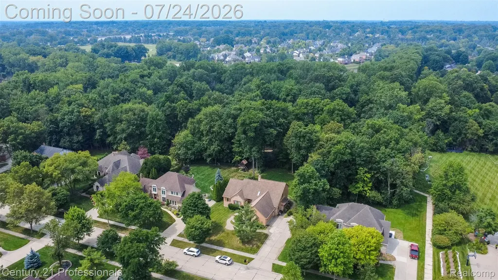 6481 Basswood Drive Troy City MI 48098