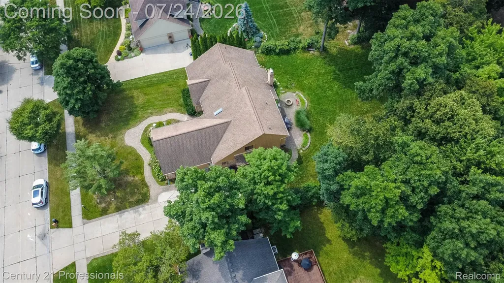 6481 Basswood Drive Troy City MI 48098