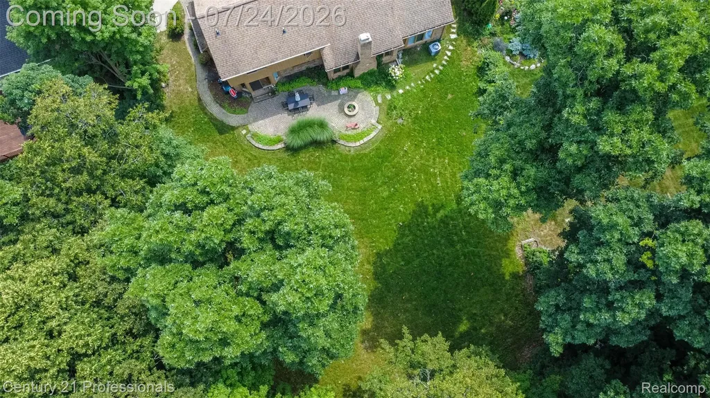 6481 Basswood Drive Troy City MI 48098