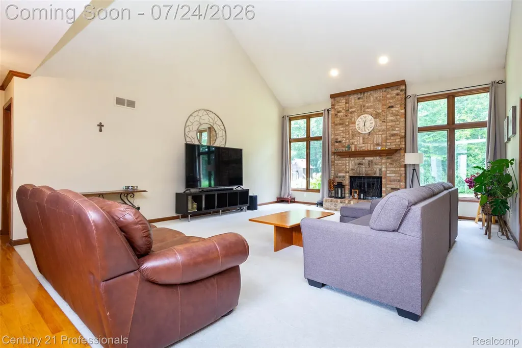 6481 Basswood Drive Troy City MI 48098