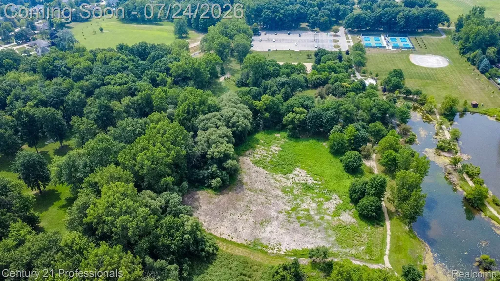 6481 Basswood Drive Troy City MI 48098