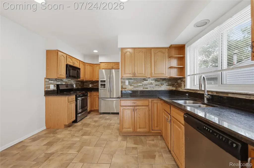 23393 Powell Avenue Hazel Park City MI 48030