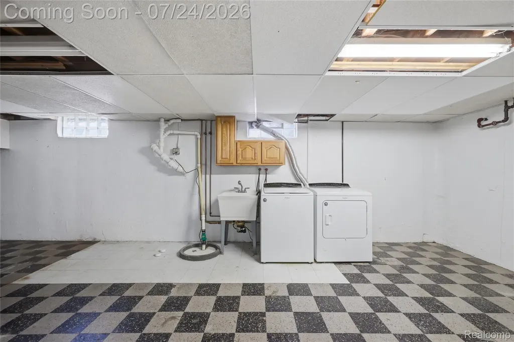 23393 Powell Avenue Hazel Park City MI 48030