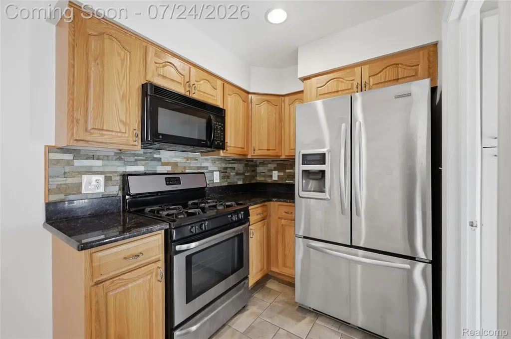 23393 Powell Avenue Hazel Park City MI 48030