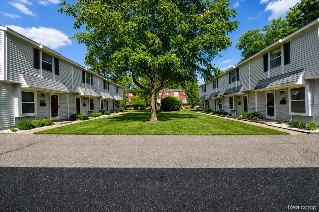 4365 S Crooks Road Royal Oak City MI 48073