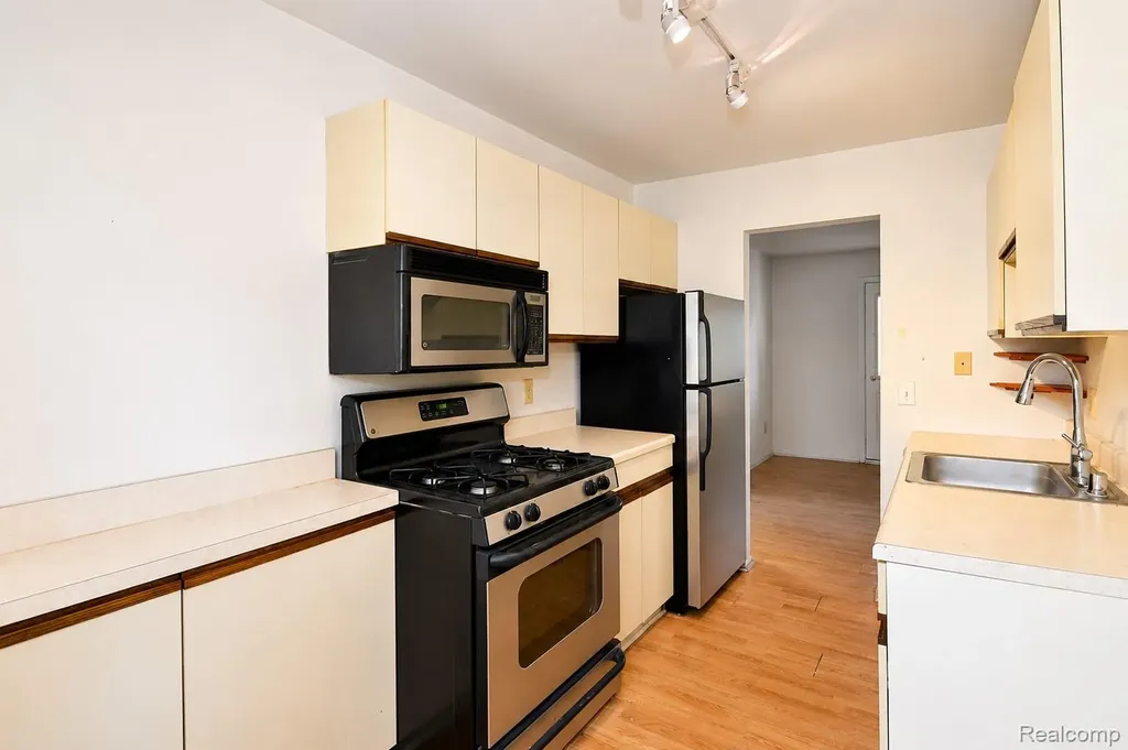 4365 S Crooks Road Royal Oak City MI 48073