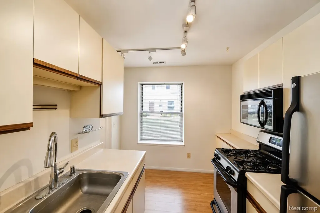 4365 S Crooks Road Royal Oak City MI 48073