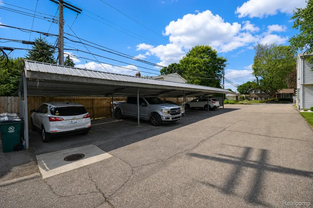 4365 S Crooks Road Royal Oak City MI 48073