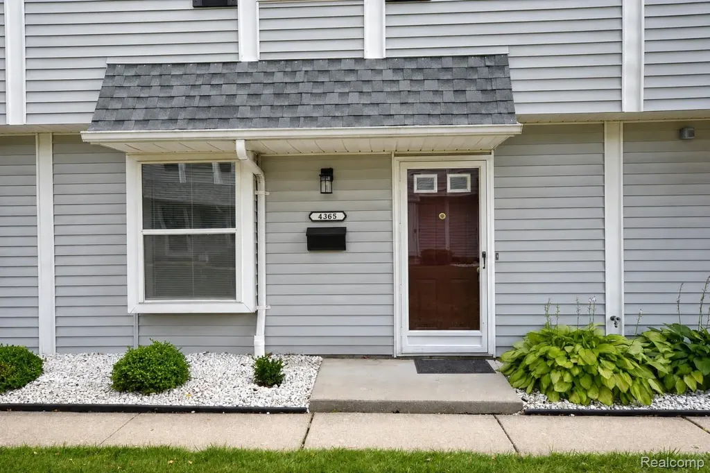 4365 S Crooks Road Royal Oak City MI 48073