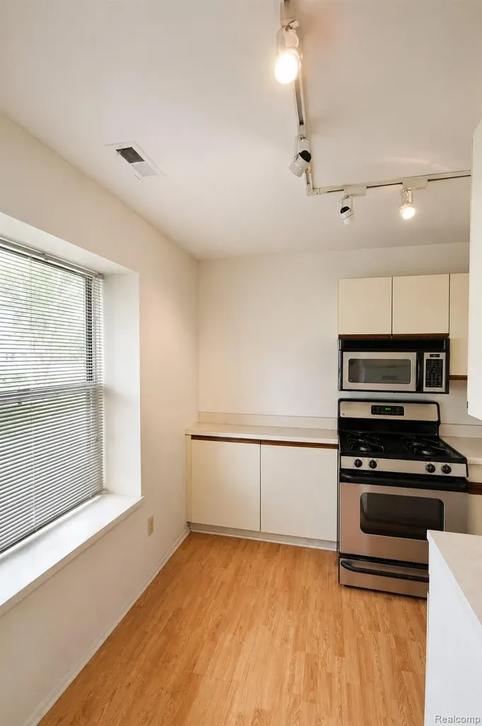 4365 S Crooks Road Royal Oak City MI 48073
