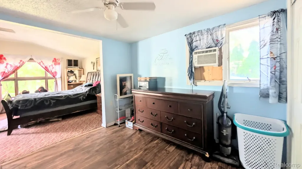 2505 Egleston Avenue Burton City MI 48509