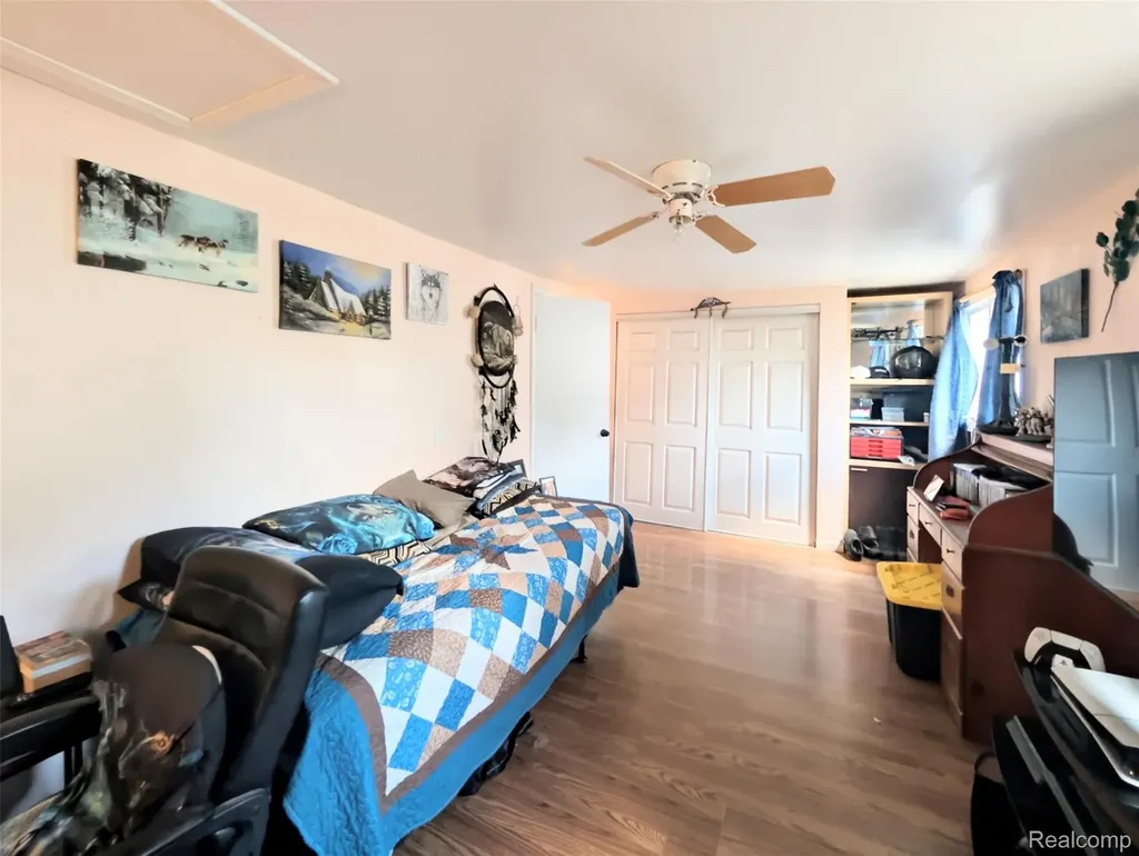 2505 Egleston Avenue Burton City MI 48509