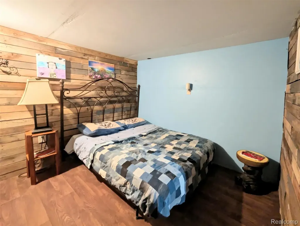 2505 Egleston Avenue Burton City MI 48509
