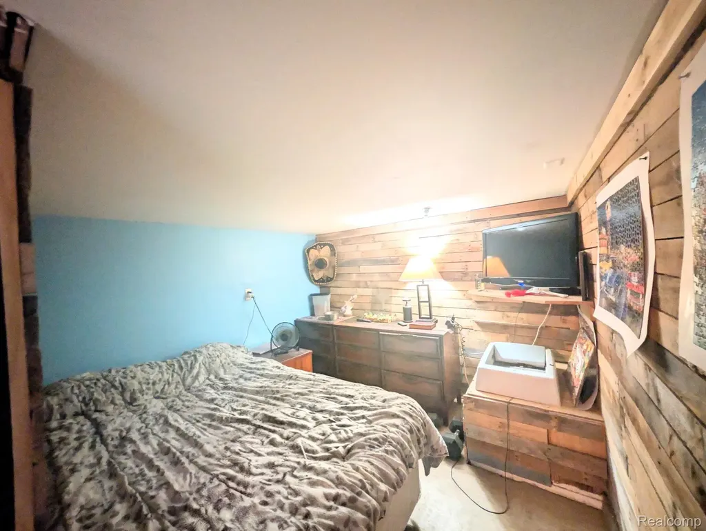 2505 Egleston Avenue Burton City MI 48509