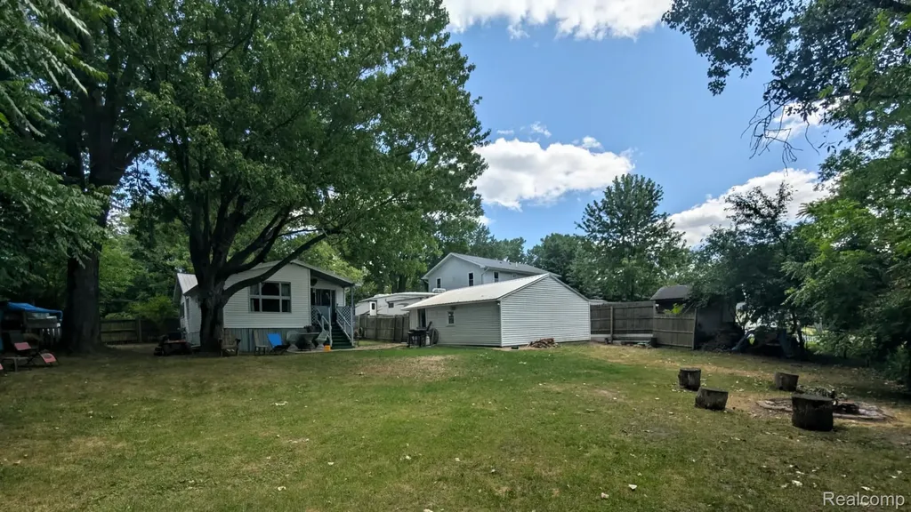 2505 Egleston Avenue Burton City MI 48509
