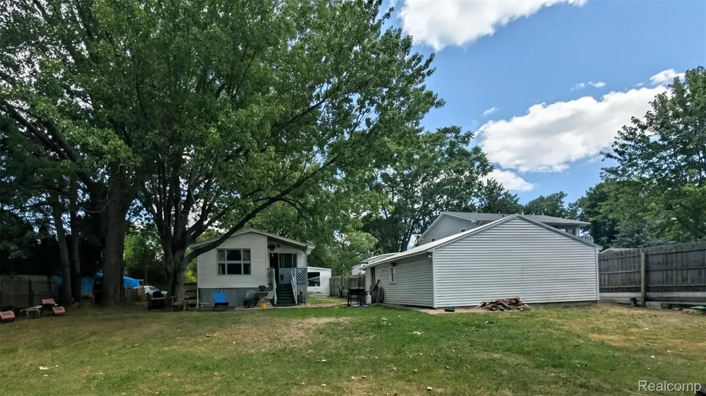 2505 Egleston Avenue Burton City MI 48509