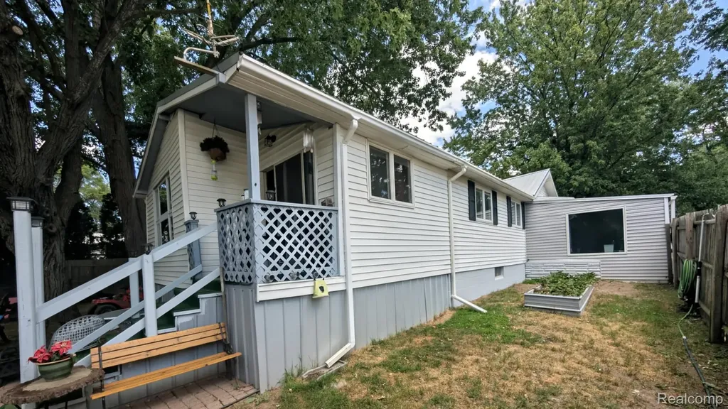 2505 Egleston Avenue Burton City MI 48509