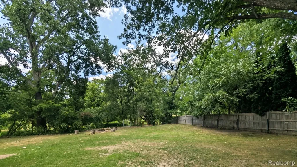 2505 Egleston Avenue Burton City MI 48509
