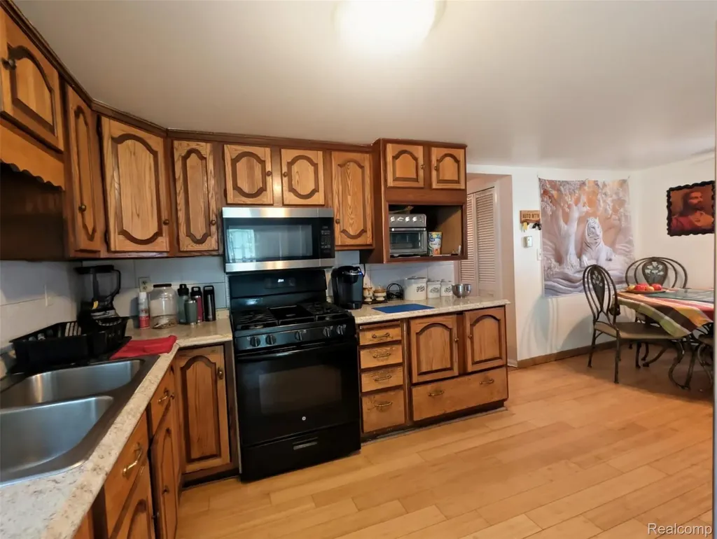 2505 Egleston Avenue Burton City MI 48509