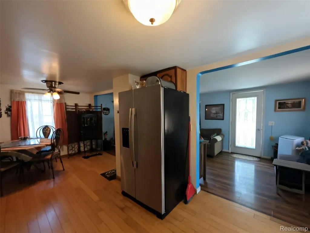 2505 Egleston Avenue Burton City MI 48509