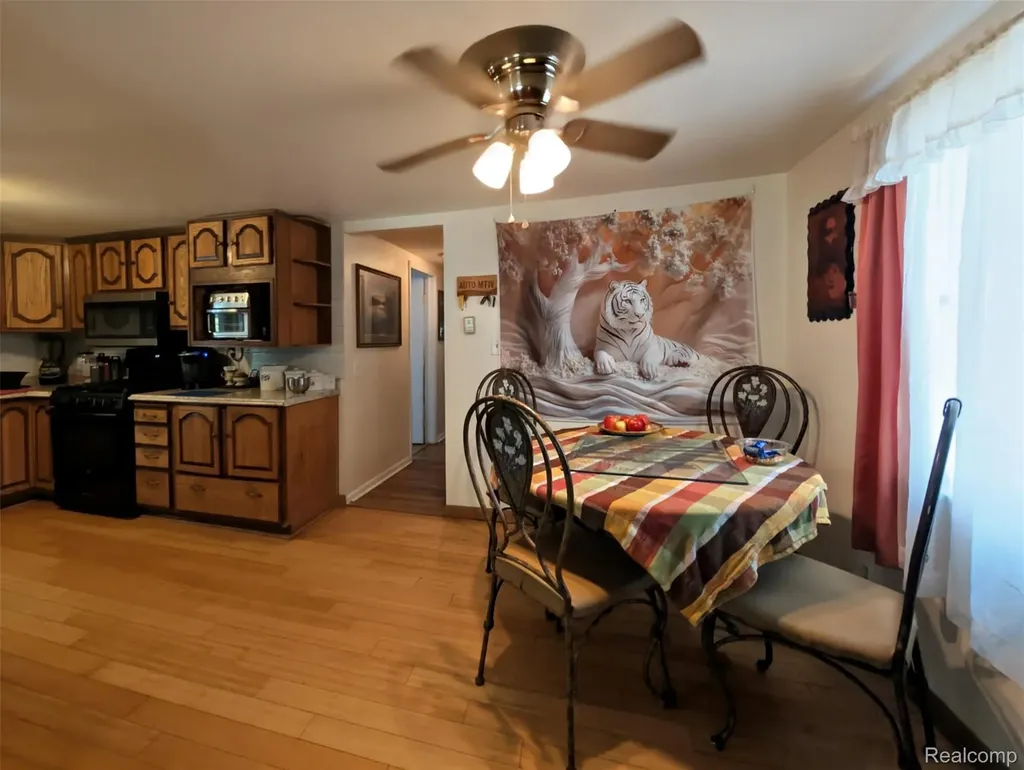 2505 Egleston Avenue Burton City MI 48509