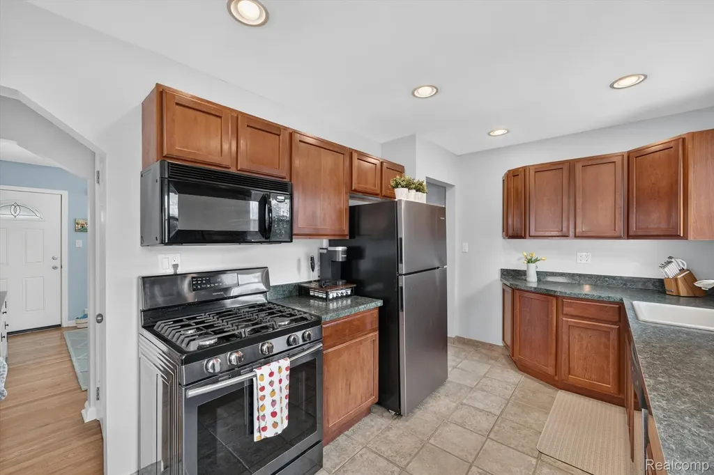 15807 Meyer Avenue Allen Park City MI 48101