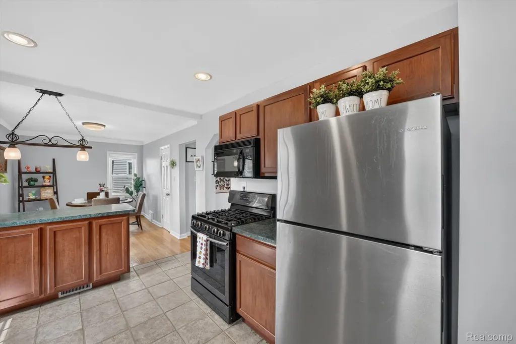 15807 Meyer Avenue Allen Park City MI 48101