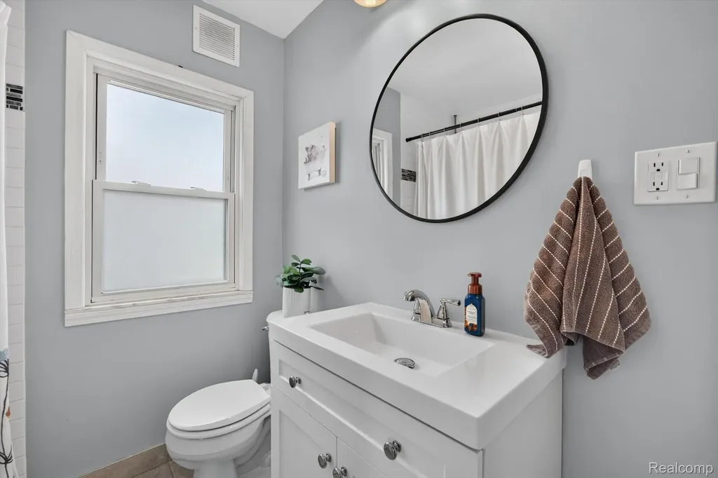 15807 Meyer Avenue Allen Park City MI 48101