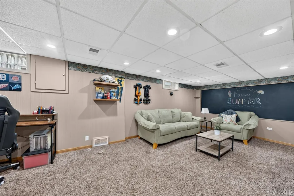 15807 Meyer Avenue Allen Park City MI 48101