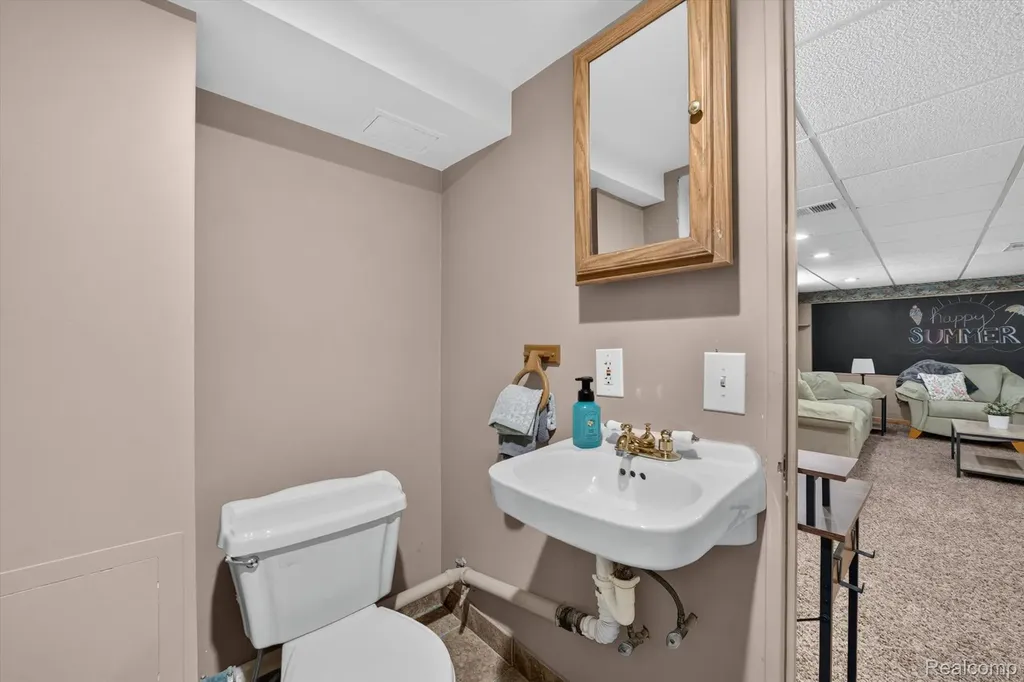 15807 Meyer Avenue Allen Park City MI 48101