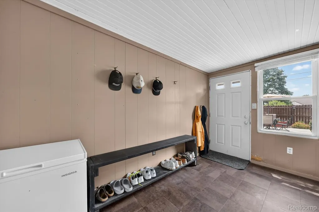 15807 Meyer Avenue Allen Park City MI 48101