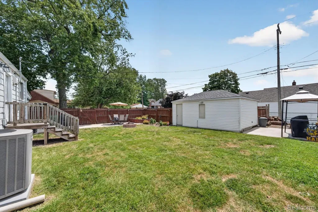 15807 Meyer Avenue Allen Park City MI 48101