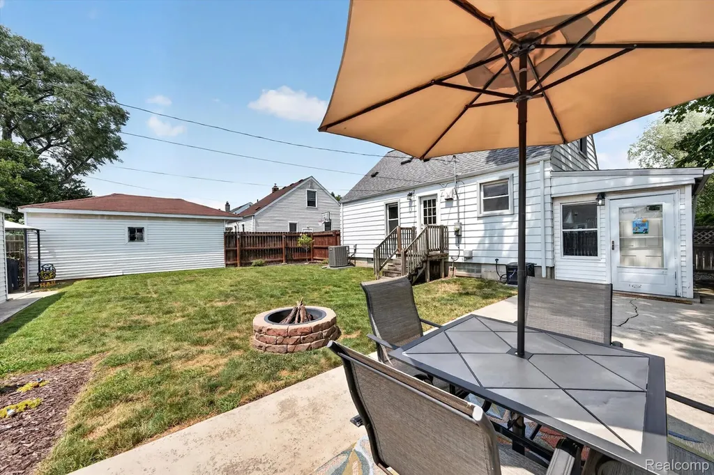 15807 Meyer Avenue Allen Park City MI 48101