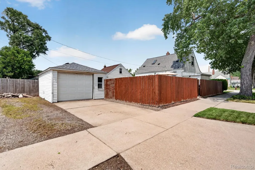 15807 Meyer Avenue Allen Park City MI 48101