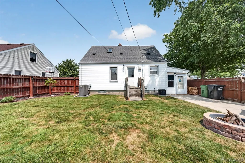 15807 Meyer Avenue Allen Park City MI 48101
