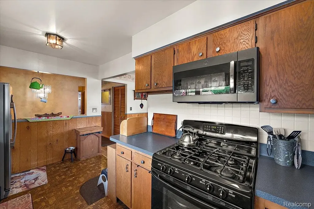 2504 Koper Drive Sterling Heights City MI 48310