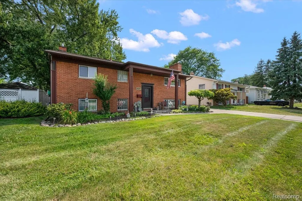 2504 Koper Drive Sterling Heights City MI 48310