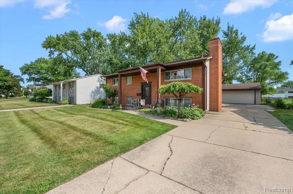 2504 Koper Drive Sterling Heights City MI 48310