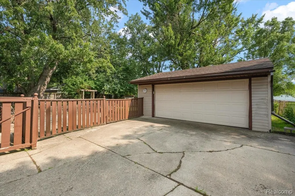 2504 Koper Drive Sterling Heights City MI 48310
