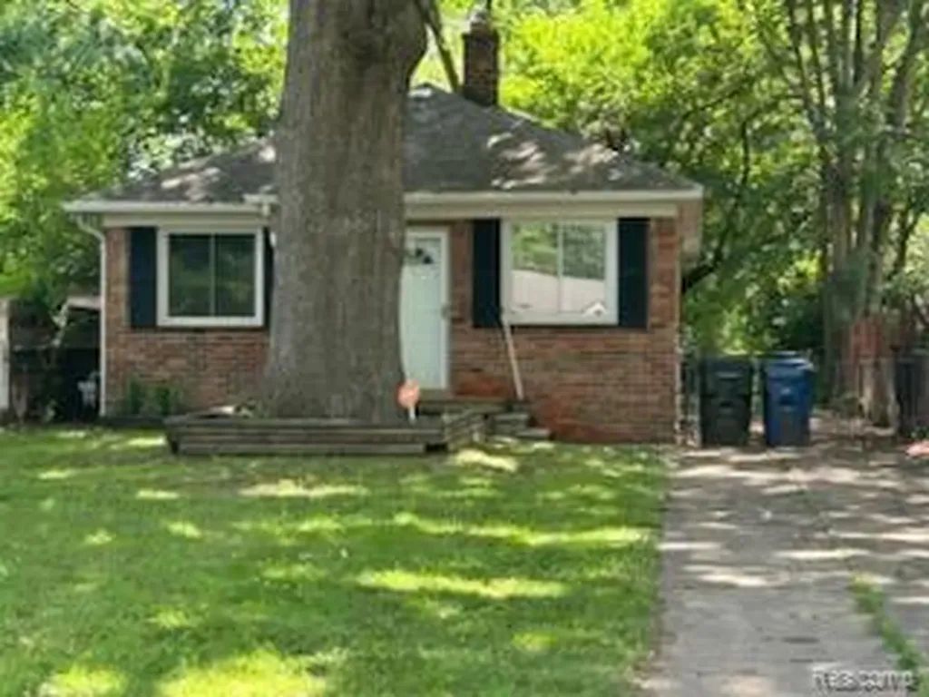 18500 Garfield Redford Charter Township MI 48240