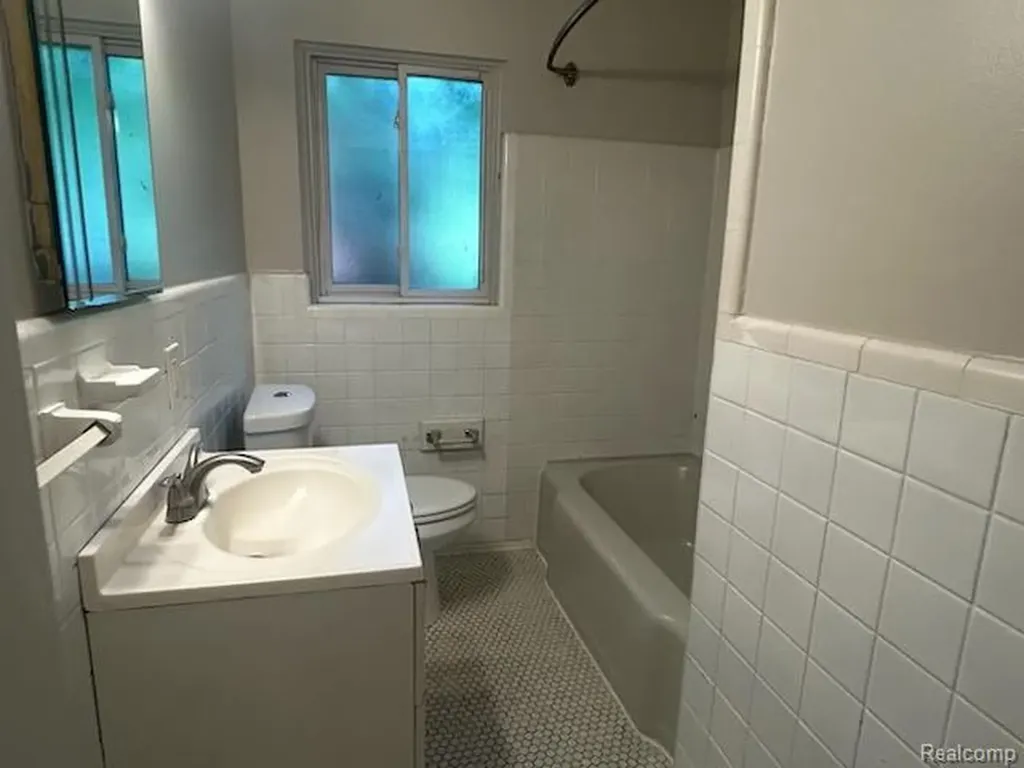 18500 Garfield Redford Charter Township MI 48240